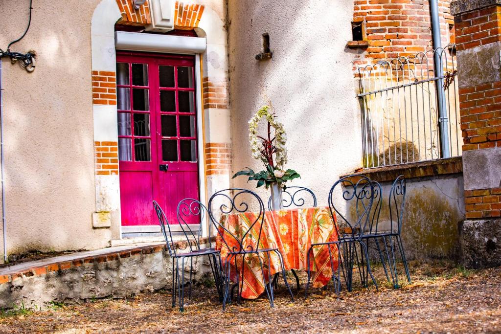 La Forge, Cour-Cheverny