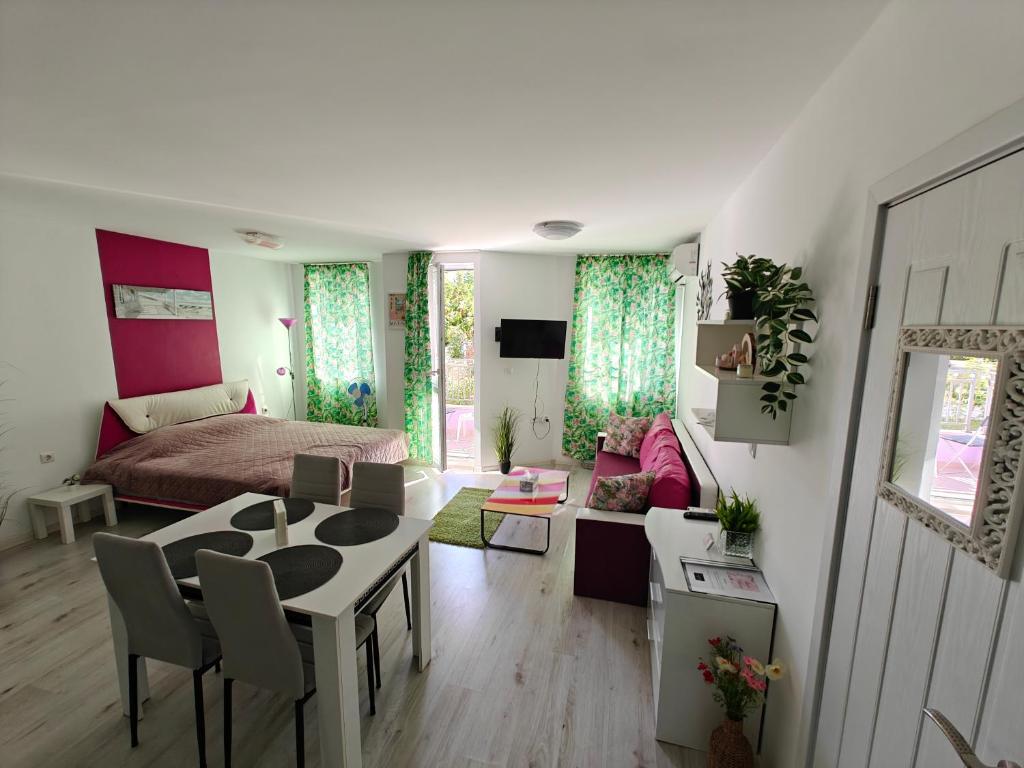 Studio Viktoria, Balchik