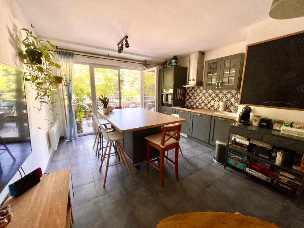 2-room apartment, bright balcony - 3