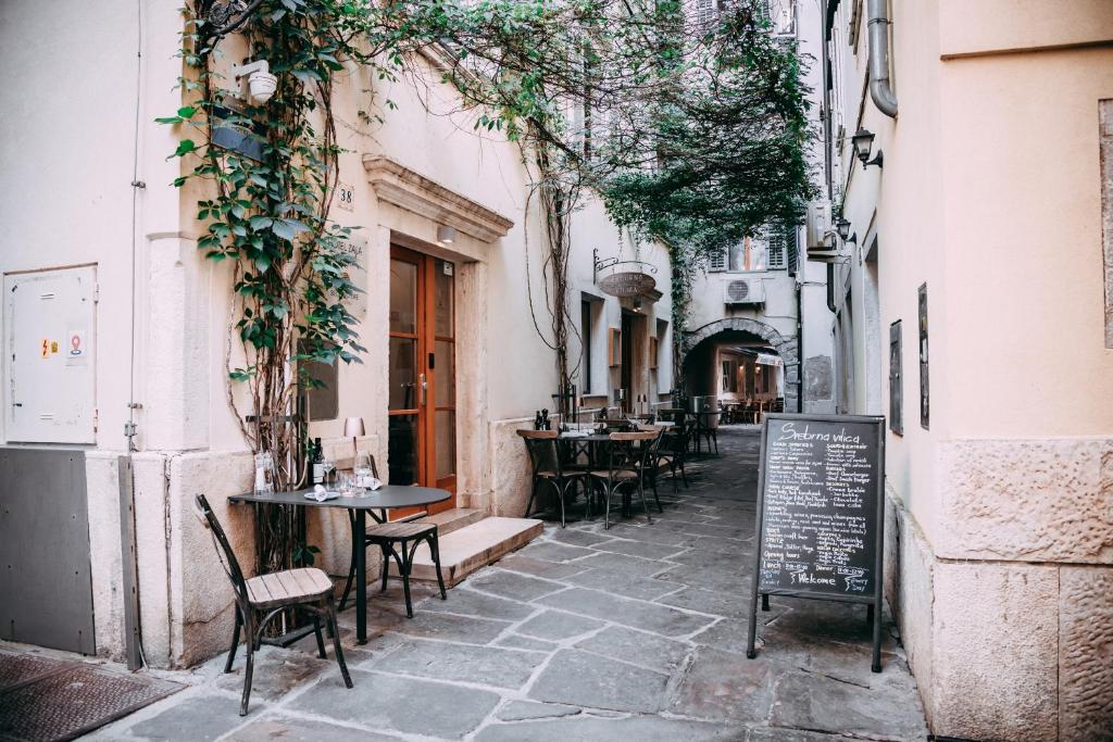 Second Life in Piran - Hotel Zala Piran with private parking and shuttle service, Piran