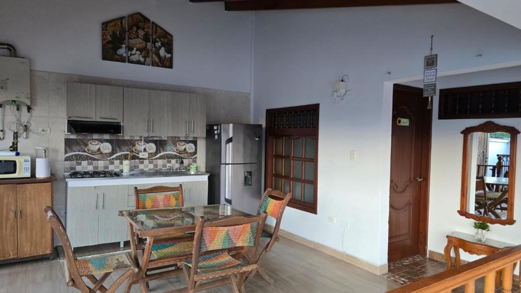 Casa Vieja Alba Inés con Estacionamiento Buga - 3