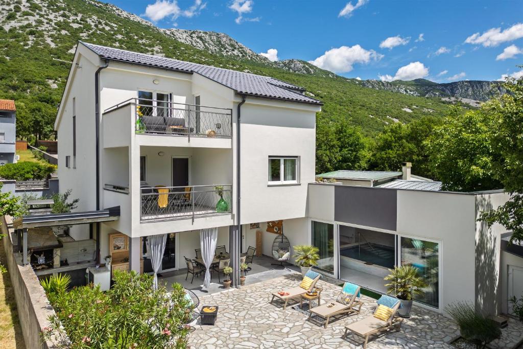 Villa Manea, Tribalj