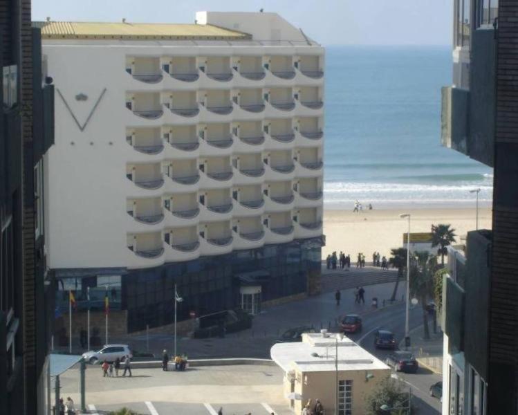 Apartamento Cantabrico junto a la playa y al Hospital Puerta del Mar - 2