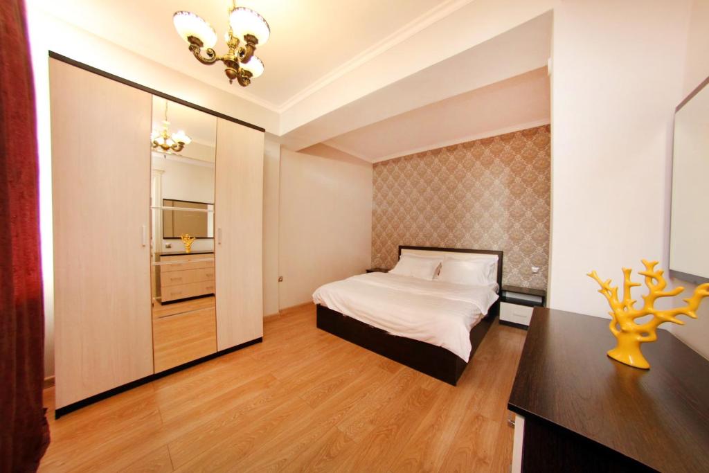 Central Kurmangazy 260, Almaty