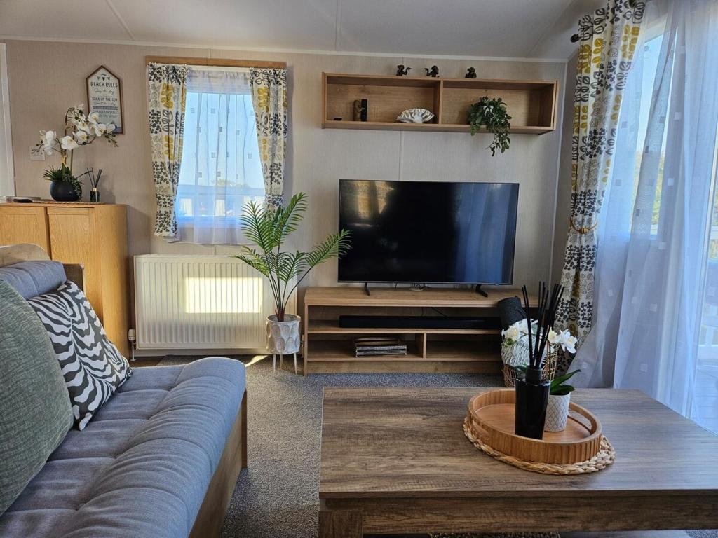 Modern Caravan - Park Dean-Camber Sands - sleeps 6- ENTERTAINMENT PASSES NOT INCLUDED, Camber