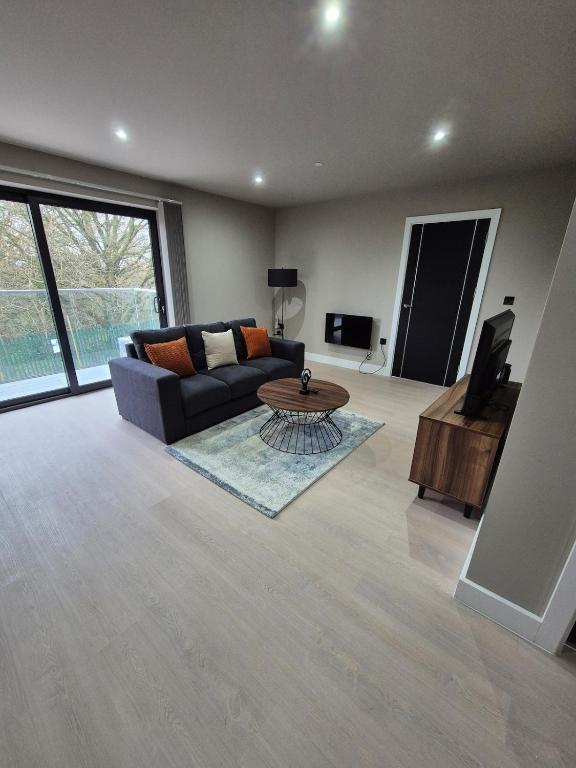 22 Lux & Stylish 2 bed 2 bath Apart w balcony 11, Birmingham