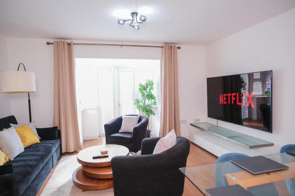 Extraordinary Tranquil Rochester Free Parking X 2, Strood