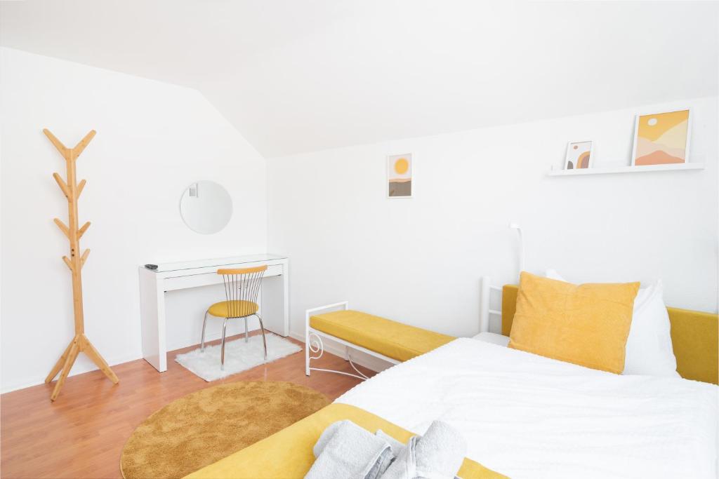 Bright&Cozy flat+balcony near Airport FREE Parking - 2