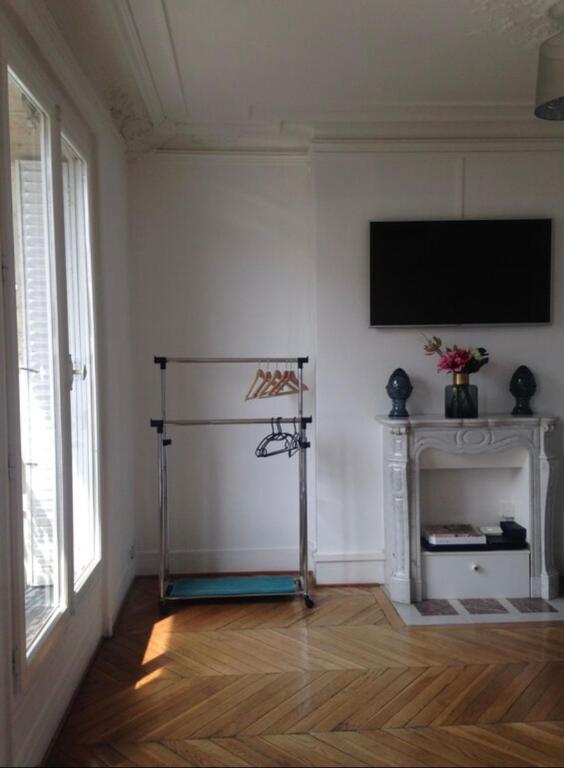 Appartement typiquement parisien - 2