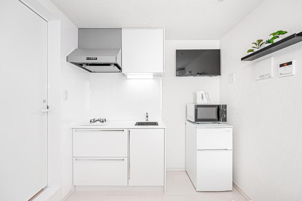 Subway Higashi Shinjuku Station by 5 mins walk Designer's Apart ment