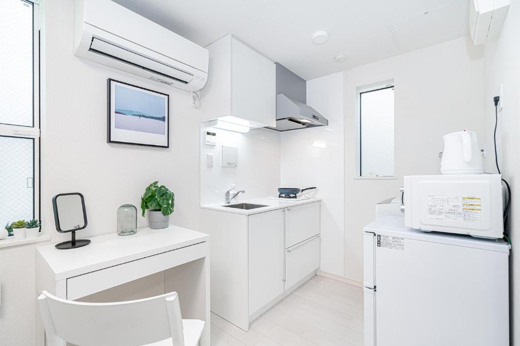 Subway Higashi Shinjuku Station by 5 mins walk Designer's Apart ment