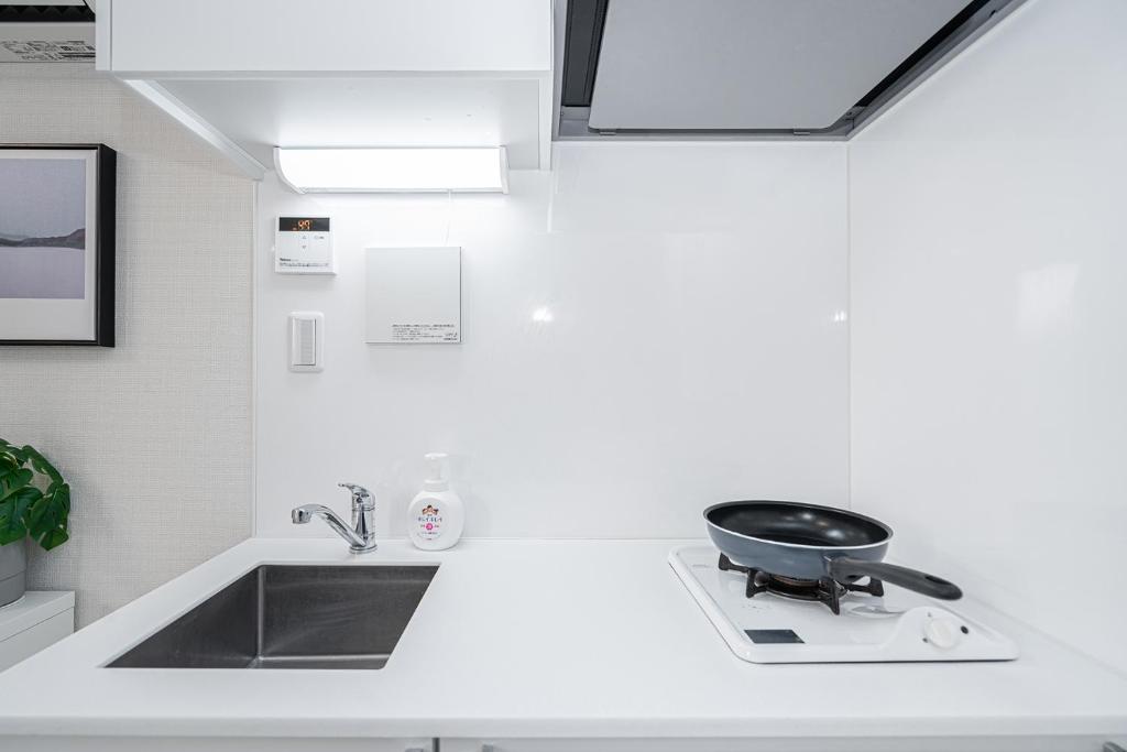 Subway Higashi Shinjuku Station by 5 mins walk Designer's Apart ment