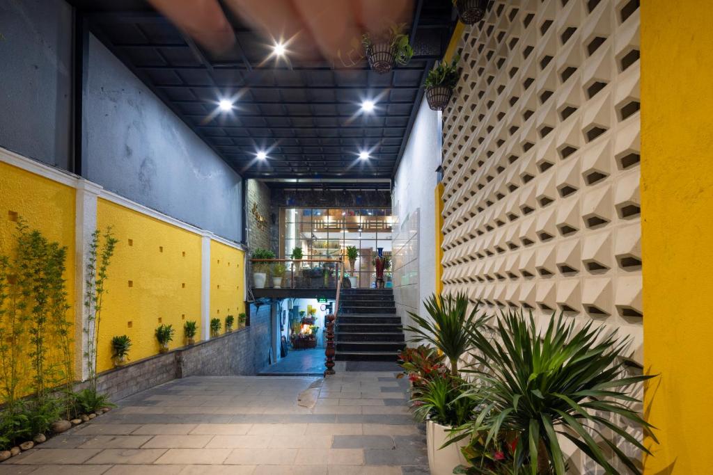 Entrance, Viet Lotus Saigon Hotel in Ho Chi Minh City