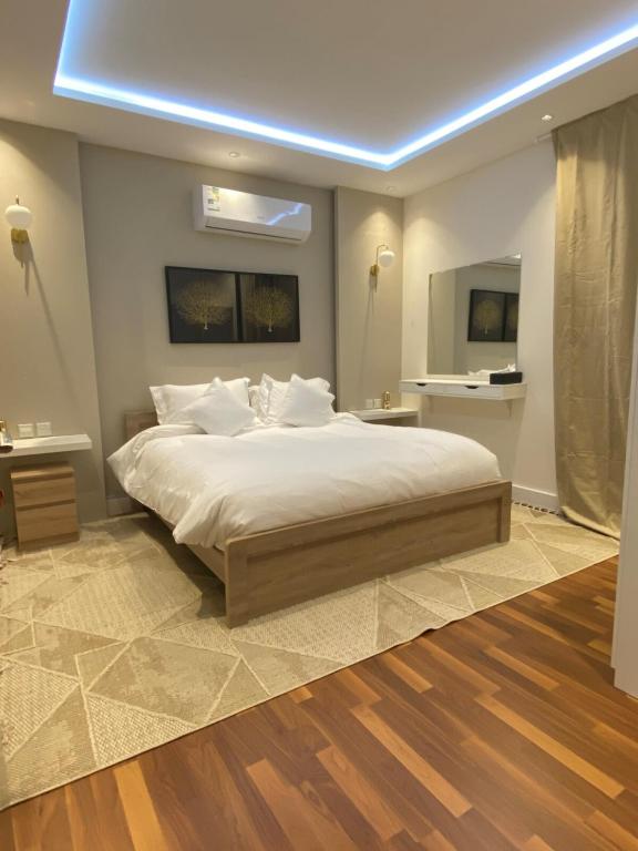 Stylish apartment with lounge, bedroom and self entry, Rijád