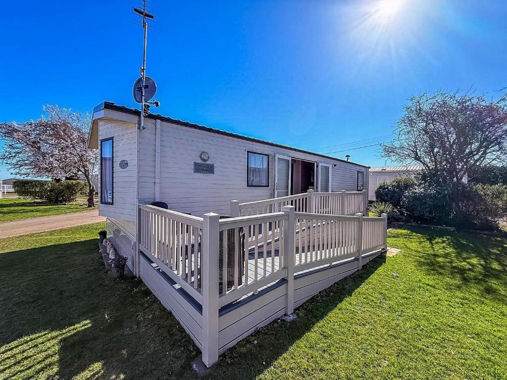 Great 4 Berth Caravan With Wheelchair Access In Suffolk, Ref 68129Bs, Lowestoft