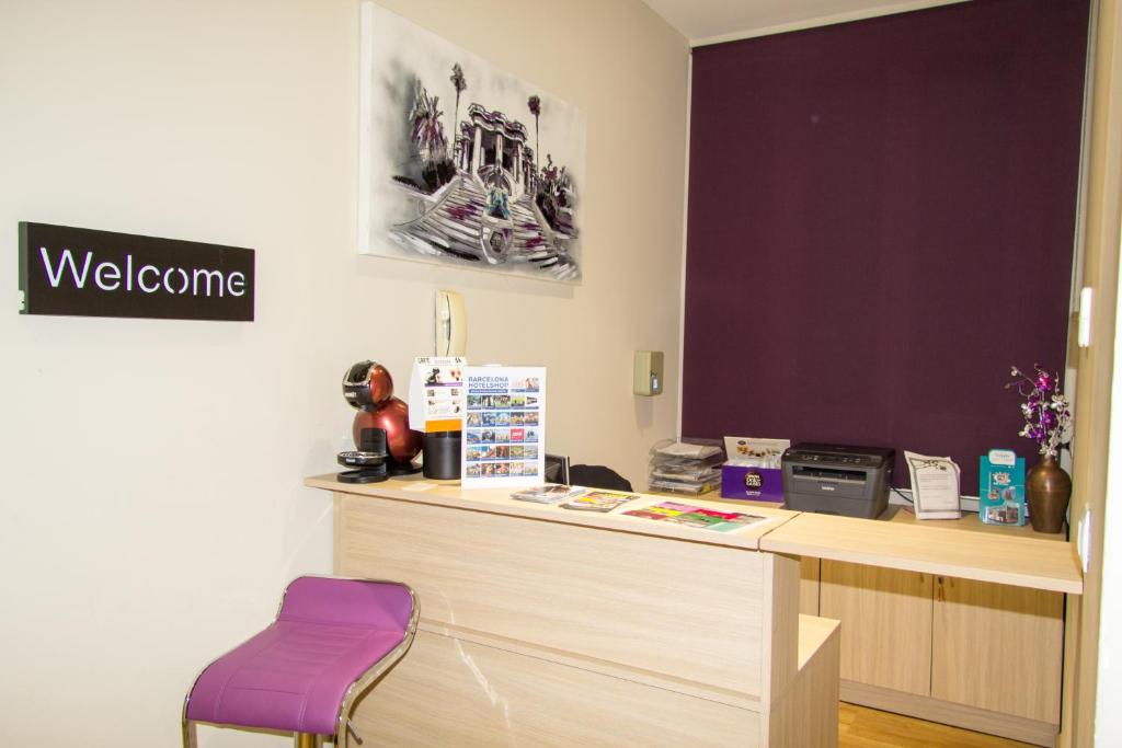 Hostal Barcelona Travel