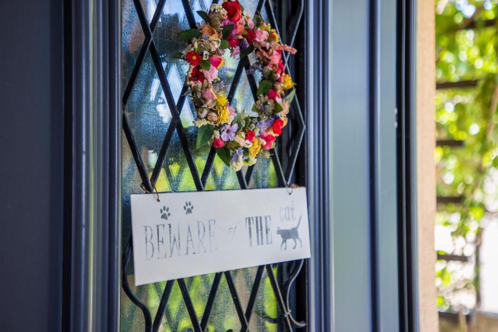 Serenata, Áyioi Asómatoi