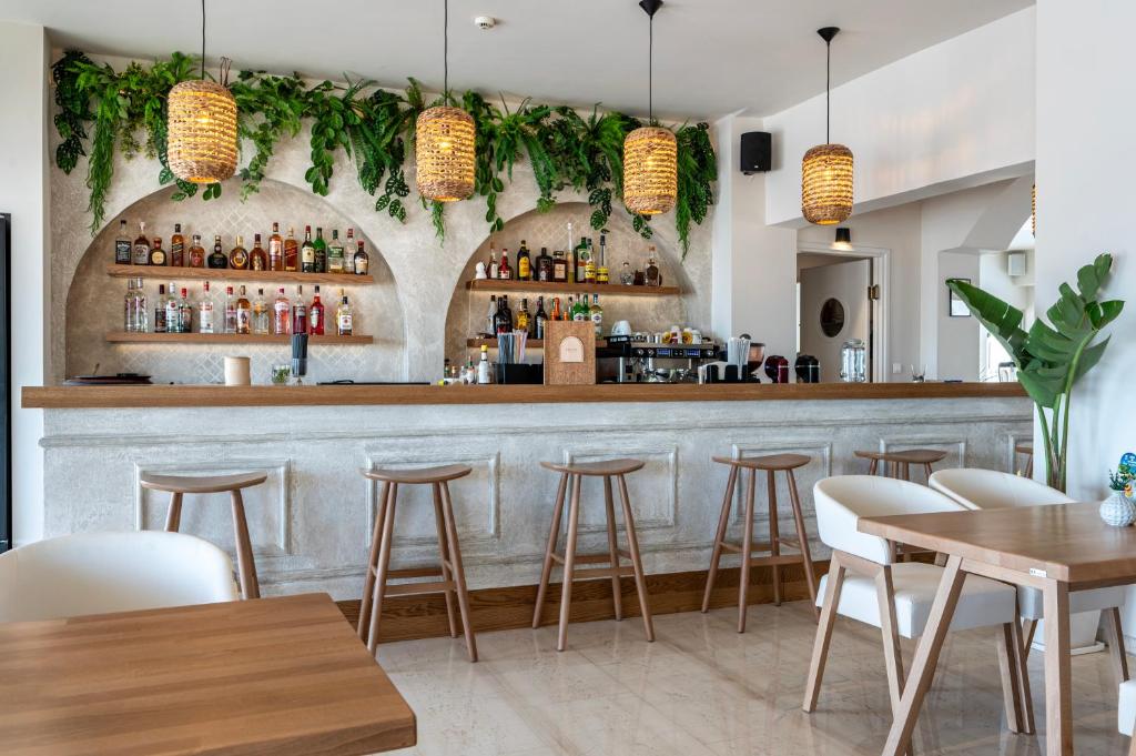Zephyros Hotel — Restaurant & bars in Kos Town, South Aegean