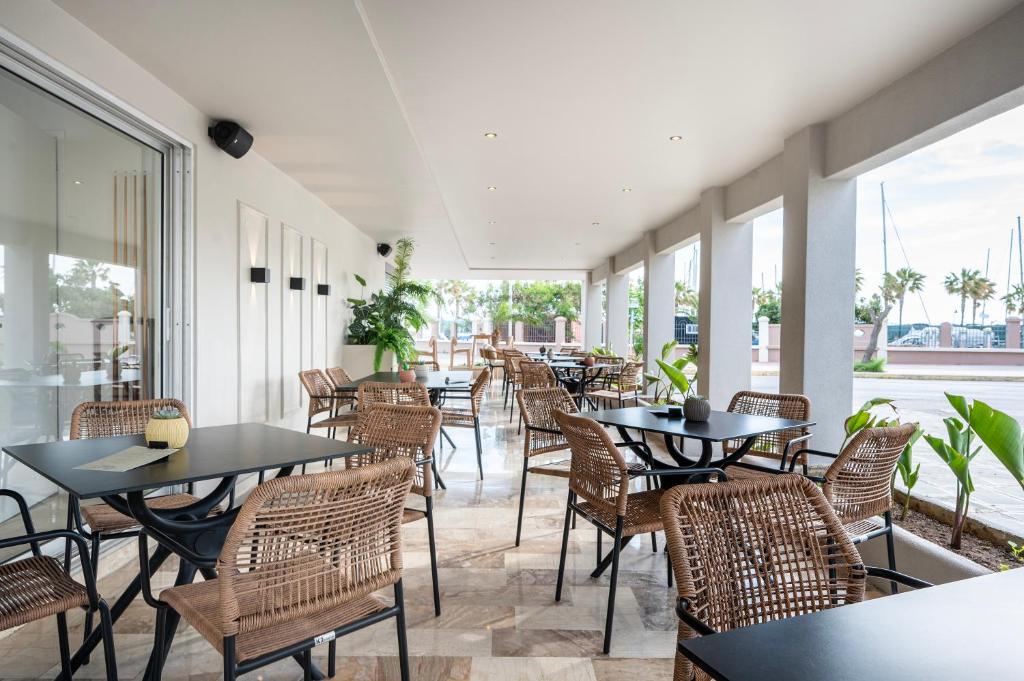 Zephyros Hotel — Restaurant & bars in Kos Town, South Aegean