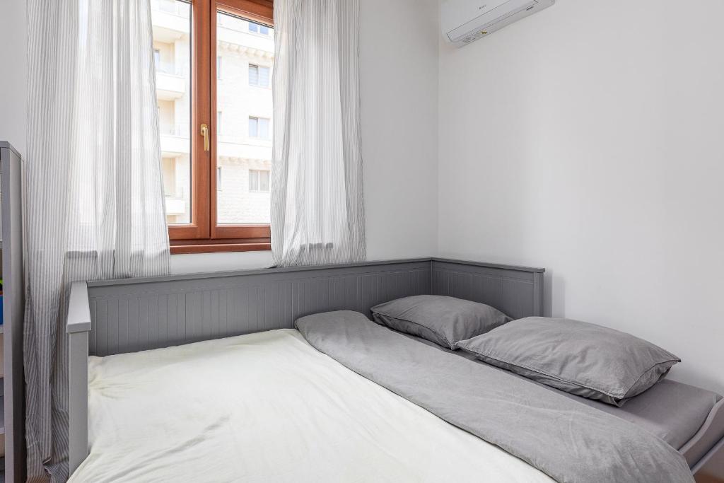 Just 7 Min from the Beach Stylish 2BR - 2