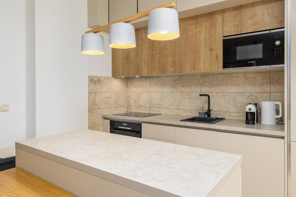Just 7 Min from the Beach Stylish 2BR - 5