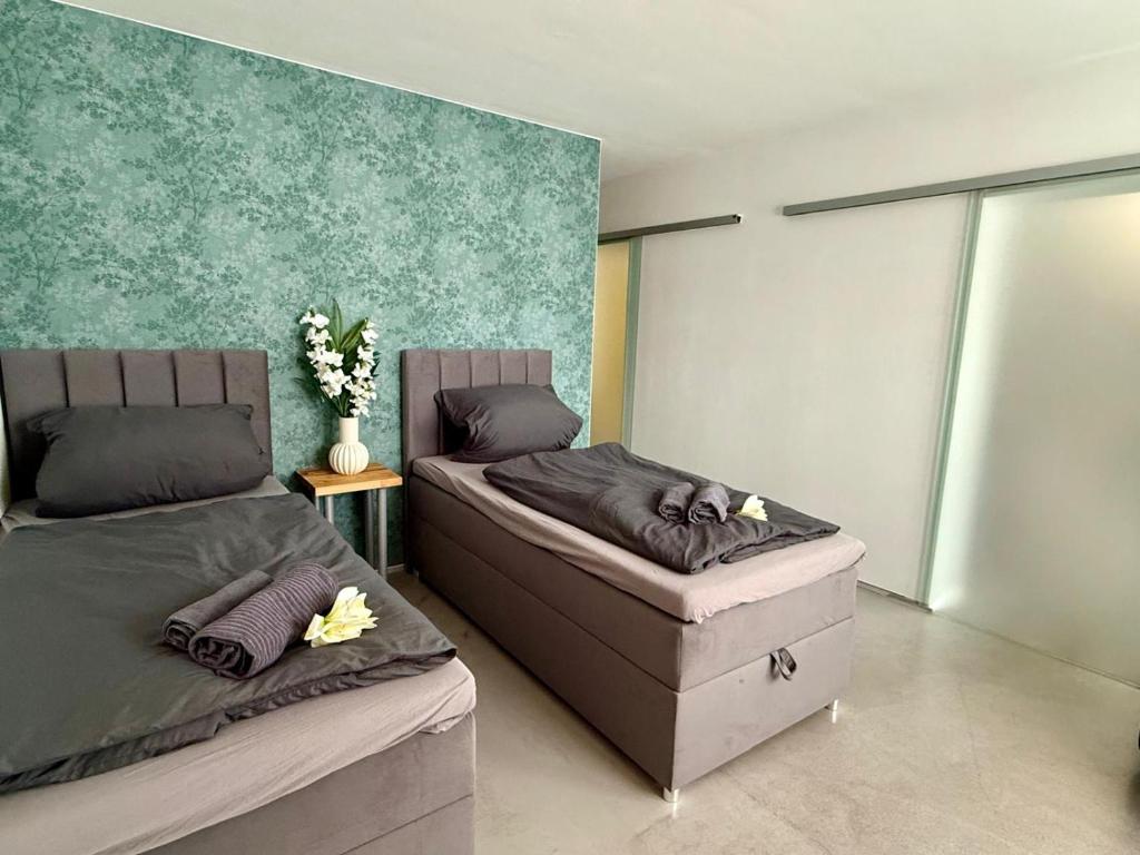 Apartment 1, Pulheim