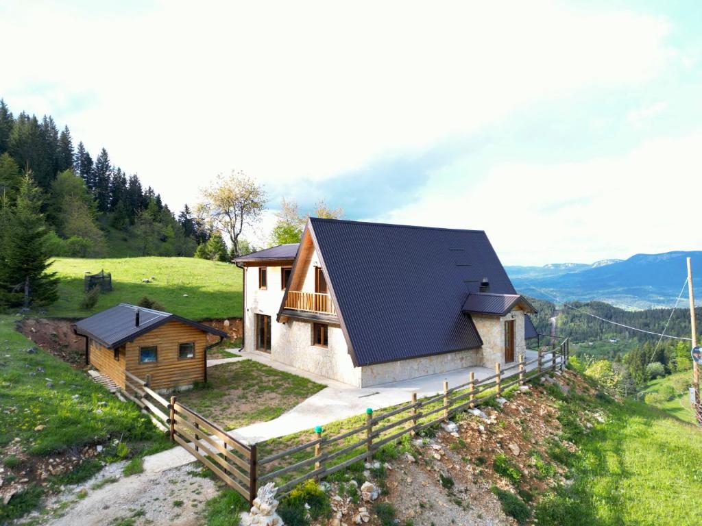 Vila Suvo vrelo sa unutrašnjim bazenom i saunom Jahorina - 2