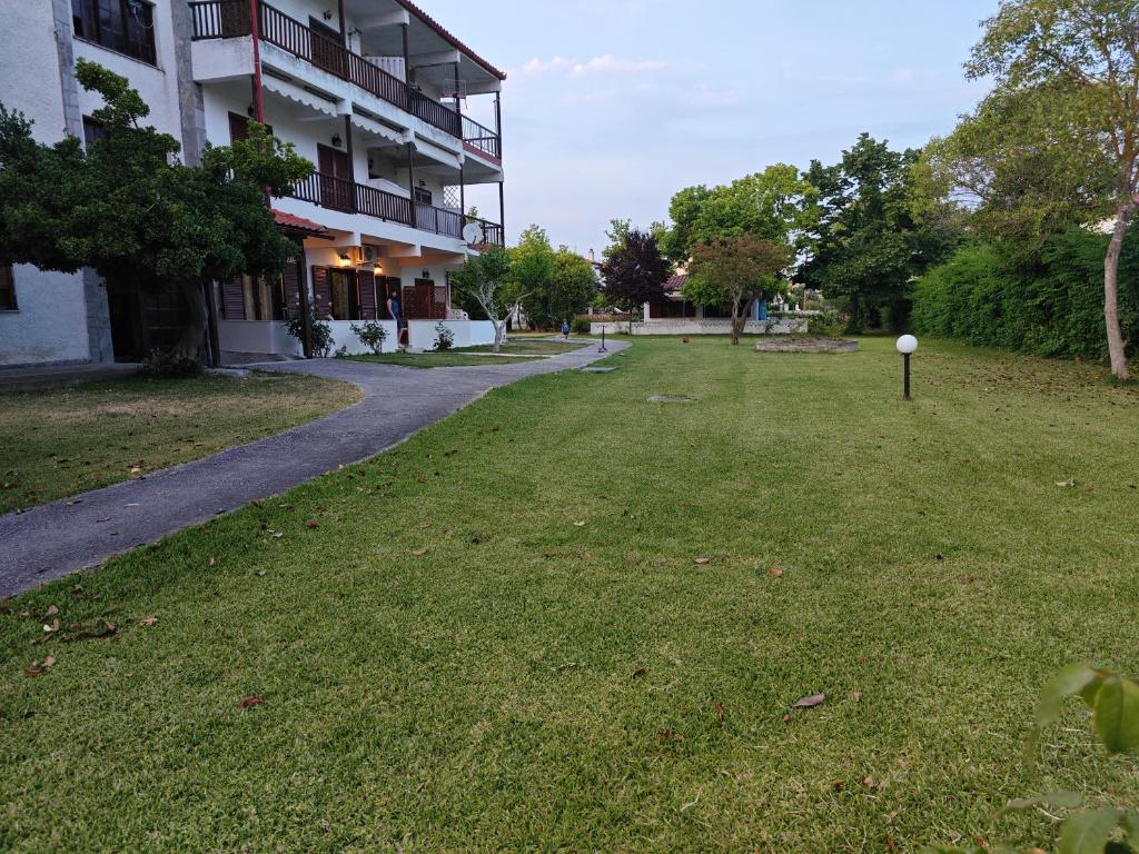 Sun And Roses Siviri, Siviri