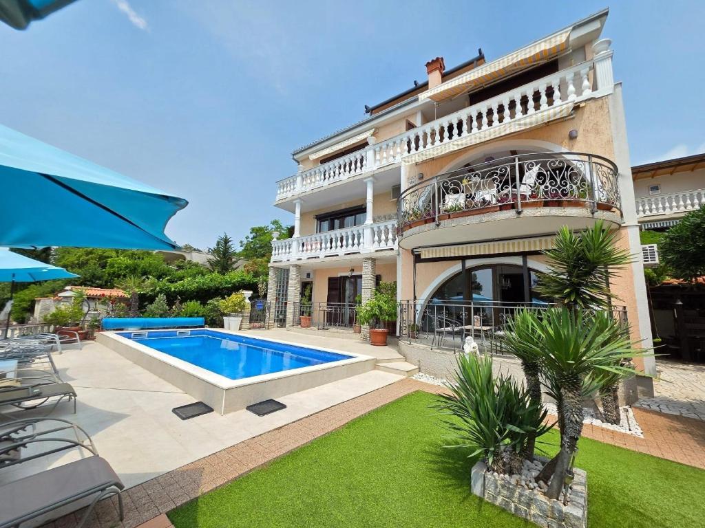 Apartment mit Balkon- gemeinsame Pool und Terrasse, Novi Vinodolski