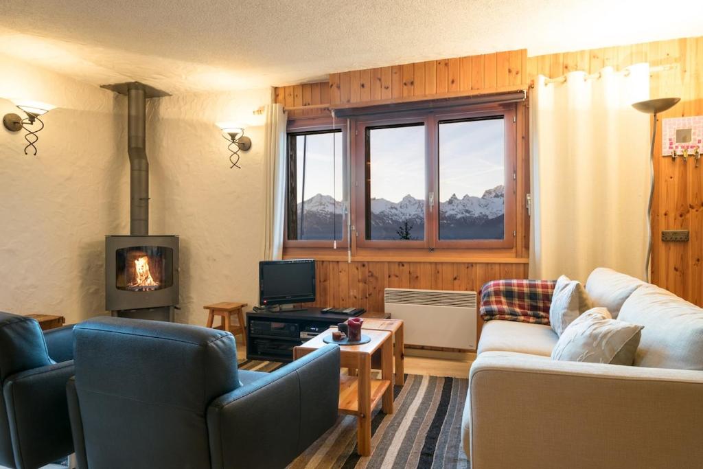 Sunny and spacious apartment in chalet Faigaux in Veysonnaz situated in quiet area with magnificent mountain views - 3