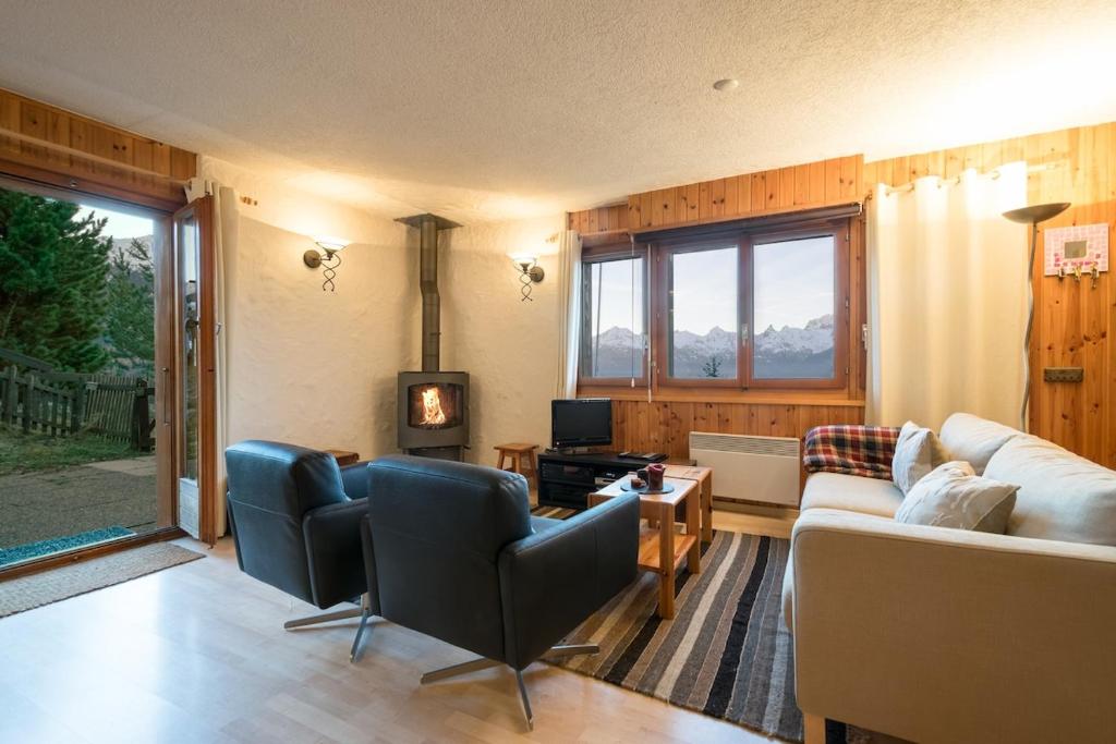Sunny and spacious apartment in chalet Faigaux in Veysonnaz situated in quiet area with magnificent mountain views - 4