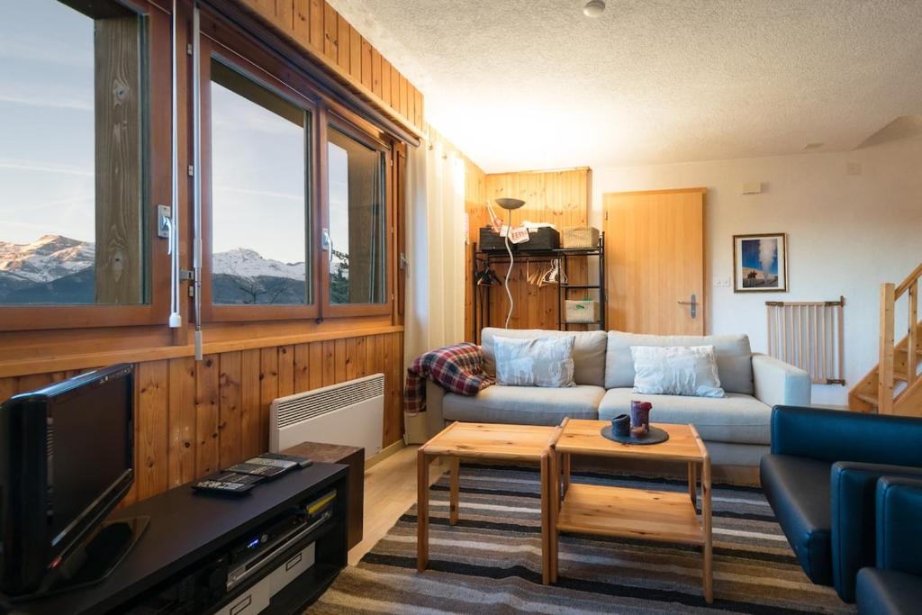 Sunny and spacious apartment in chalet Faigaux in Veysonnaz situated in quiet area with magnificent mountain views - 5