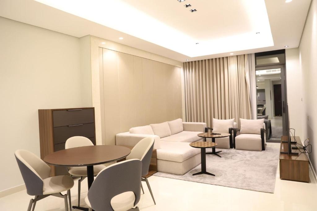 Brand New Large 2 Bedroom with Burj Khalifa view Mid Floor in Business Bay, Dubaj