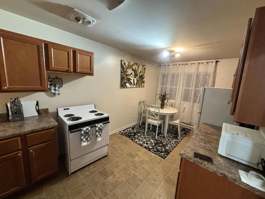 Utopian nest II, Evanston