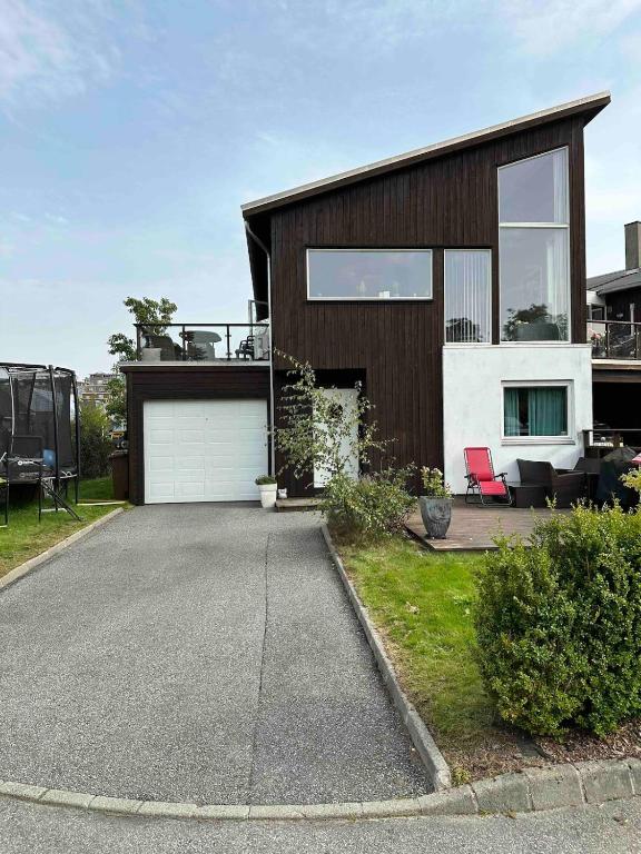 Stylish house with large windows, Sandnes