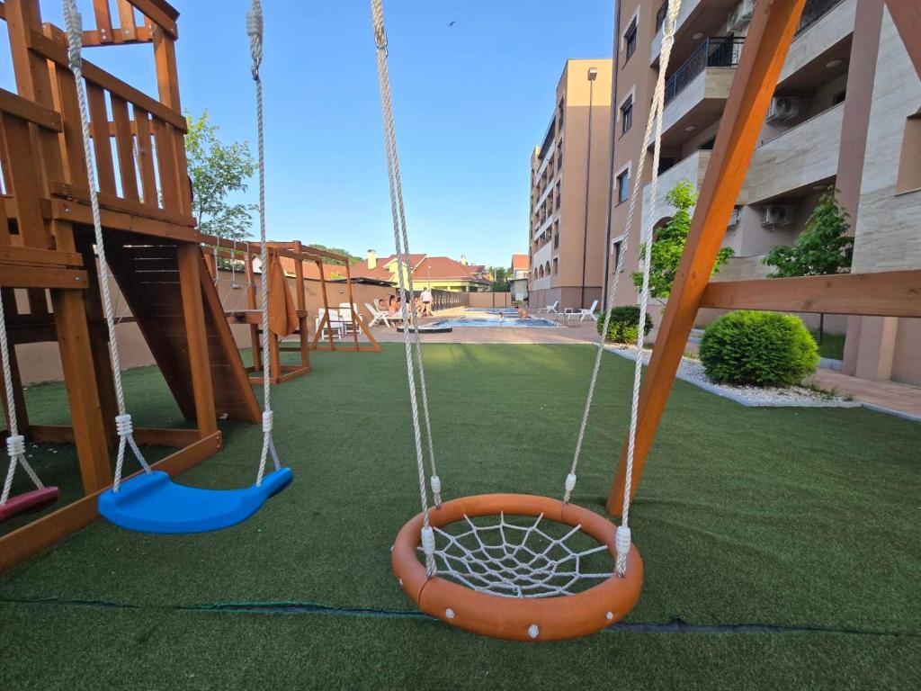 Larso Lux, free swimming pools & parking - 5