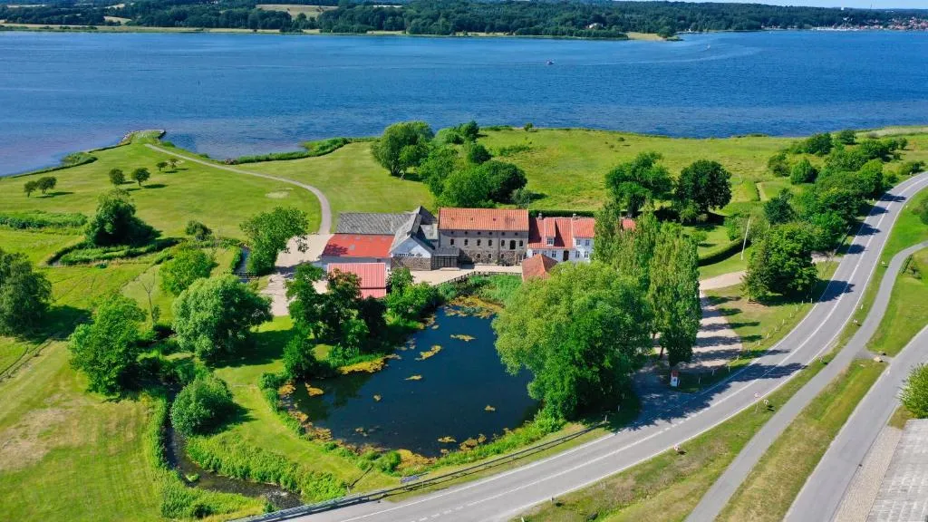 Aamølle Gæstgiveri，位于海松的酒店