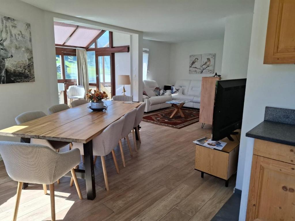 Agrimonia - 5,5-Zi Duplex Wohnung bis 11 Personen mit eigenem Garten, Davos