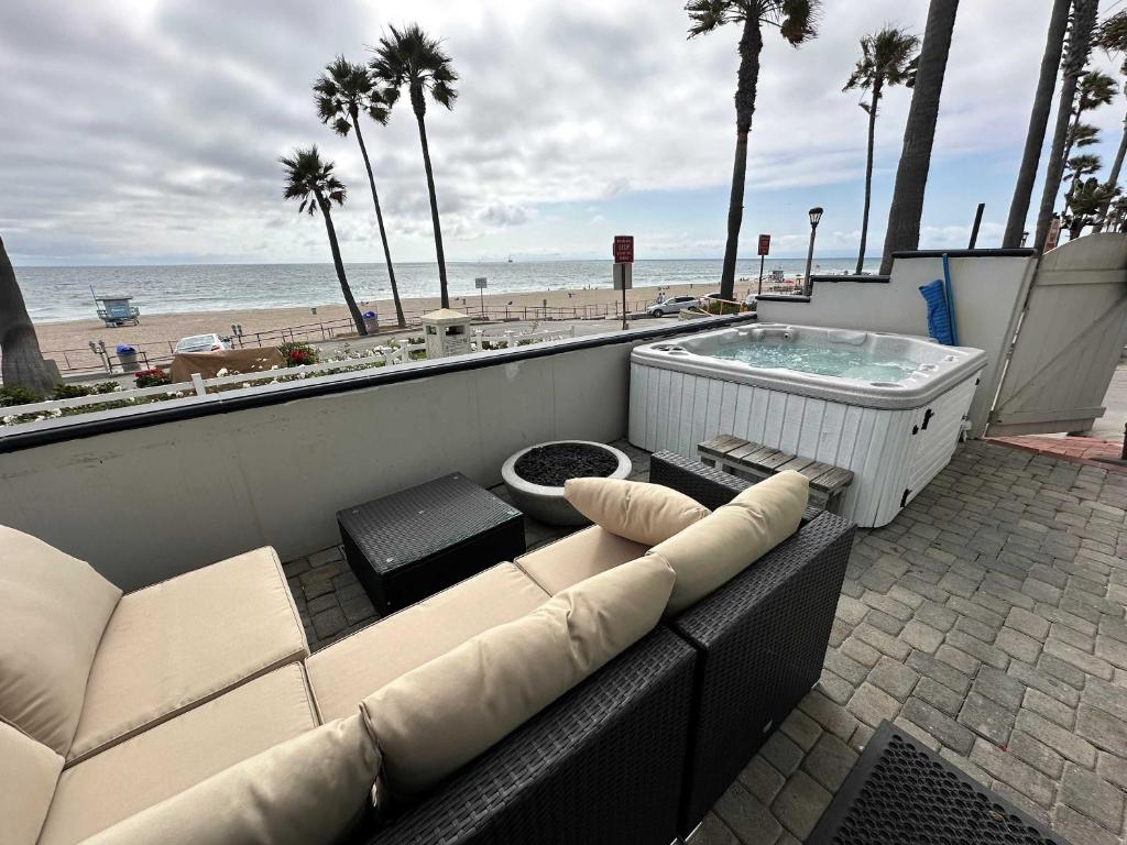 Manhattan Beach Beachfront On The Strand, Manhattan Beach