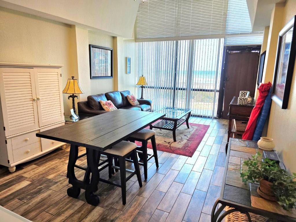 Wake Up To Waves 1 BR Direct Oceanfront, 1st Floor, Daytona Beach