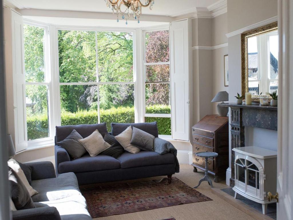 Large, stylish luxury 2 bed garden flat, Buxton