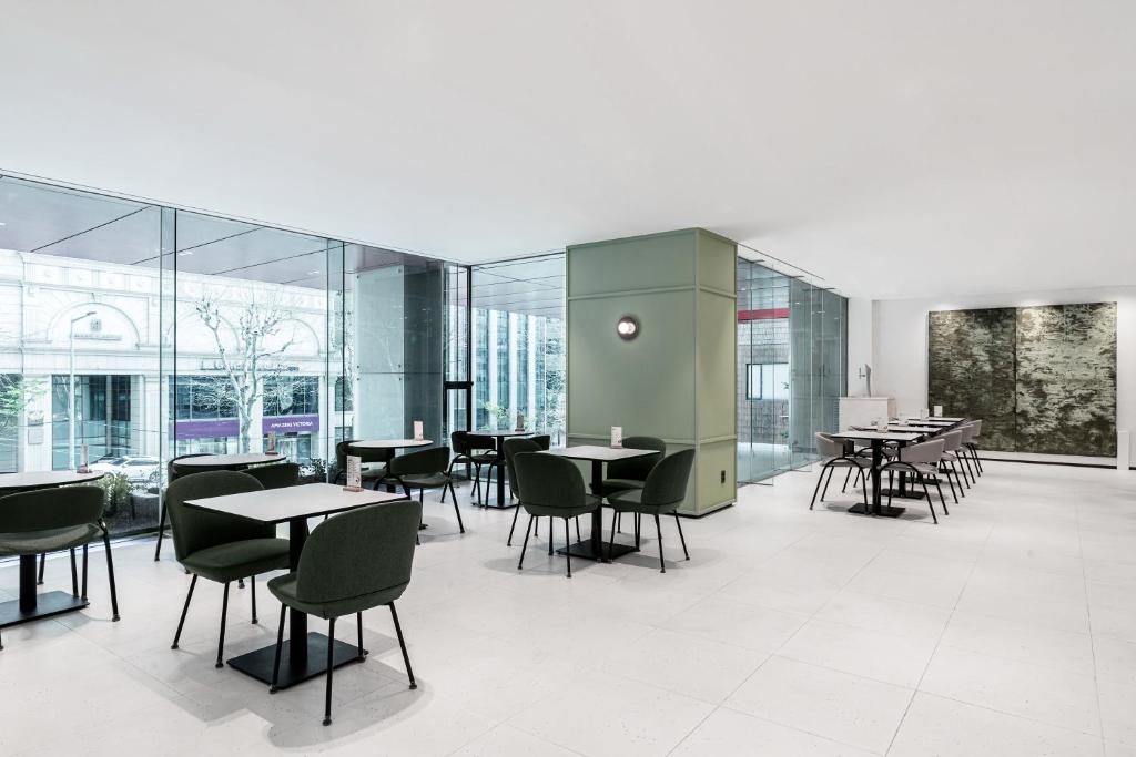 Hotel Dining