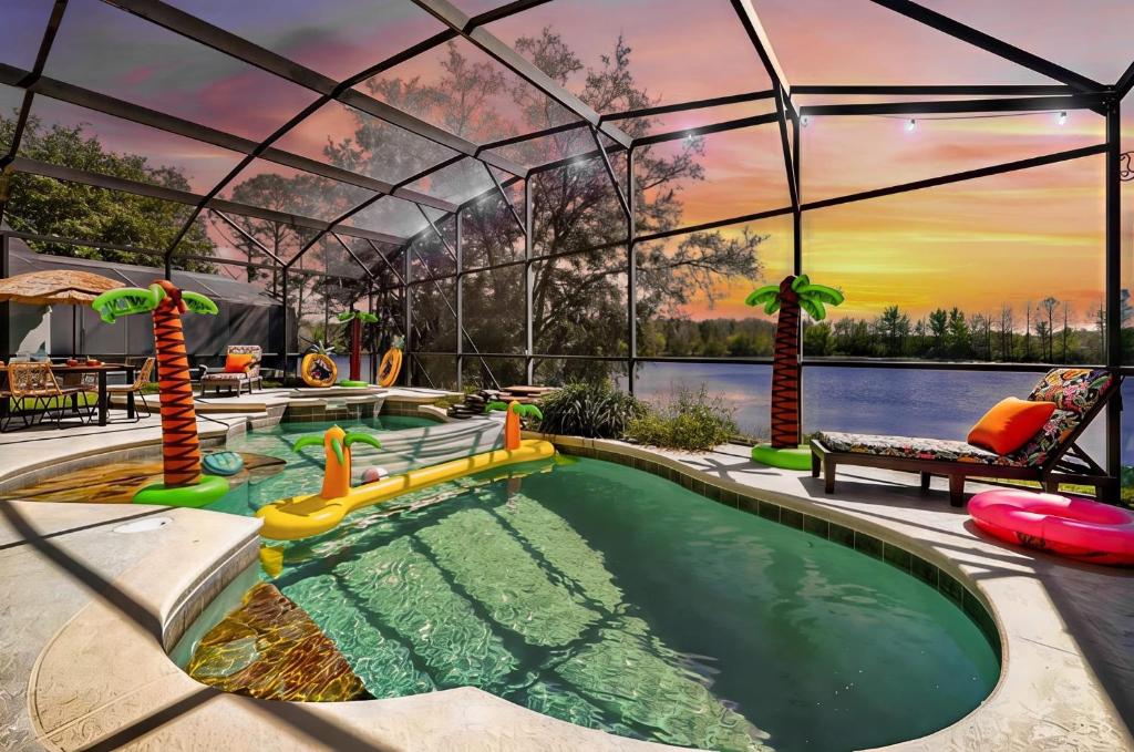 Lilo & Stitch Fall Retreat Near Disney! Heated Pool and Spa, Orlando