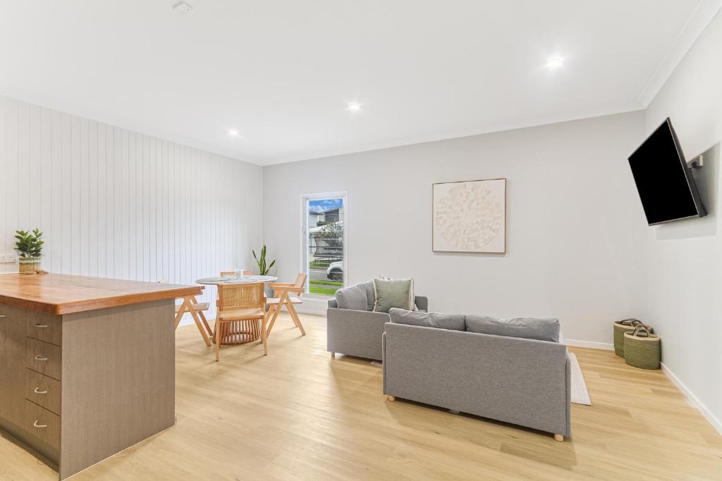 The Sailfish Suite - Beachside Granny Flat by uHoliday, Kingscliff