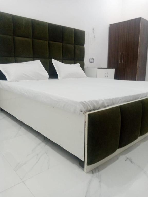 Radhe krishna Radiant, Vrindavan