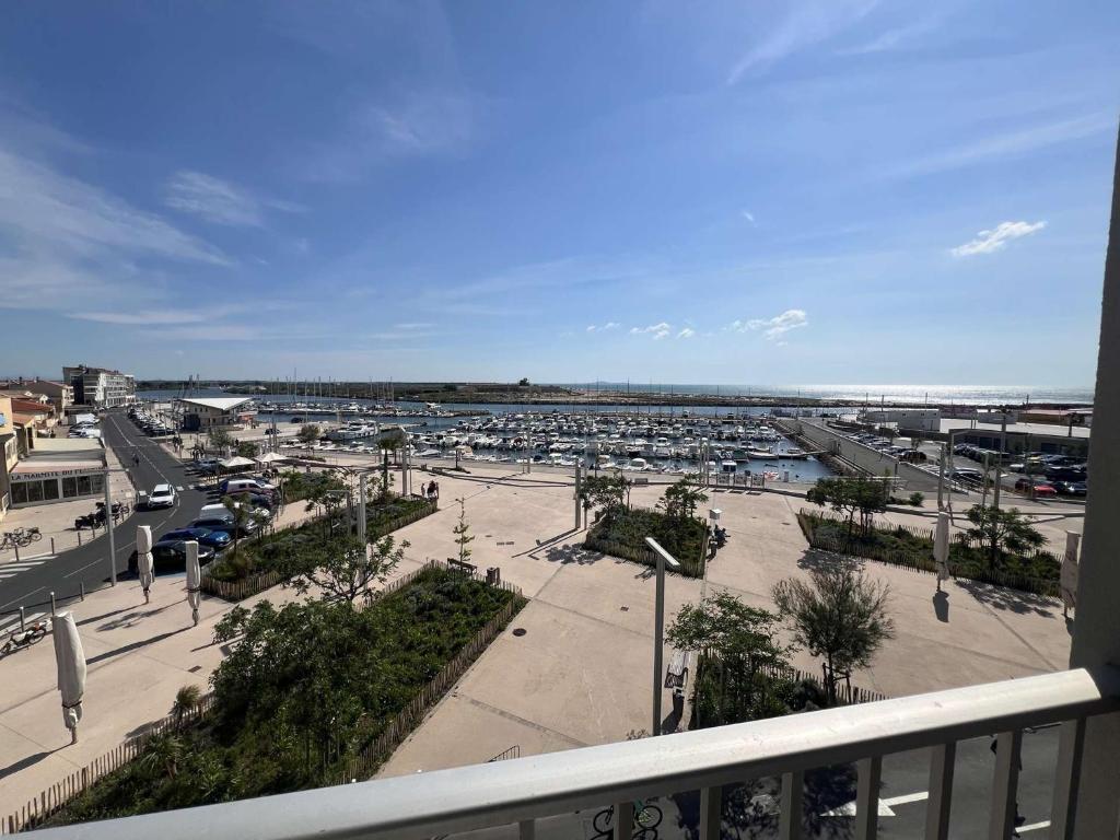 Studio cabine, vue port, 4 pers, à 100m de la plage - FR-1-701-95 - 2