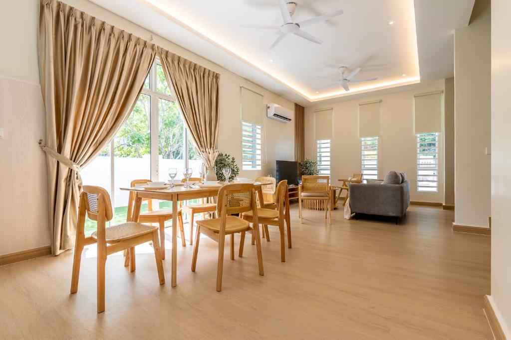 Spacious guest room at La Ferringhi Villa by BRB, La Ferringhi Villa