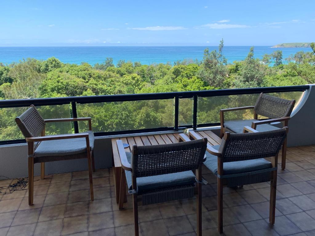 Views & Sounds of the Sea Bed & Breakfast -hosted by Deb, Coffs Harbour