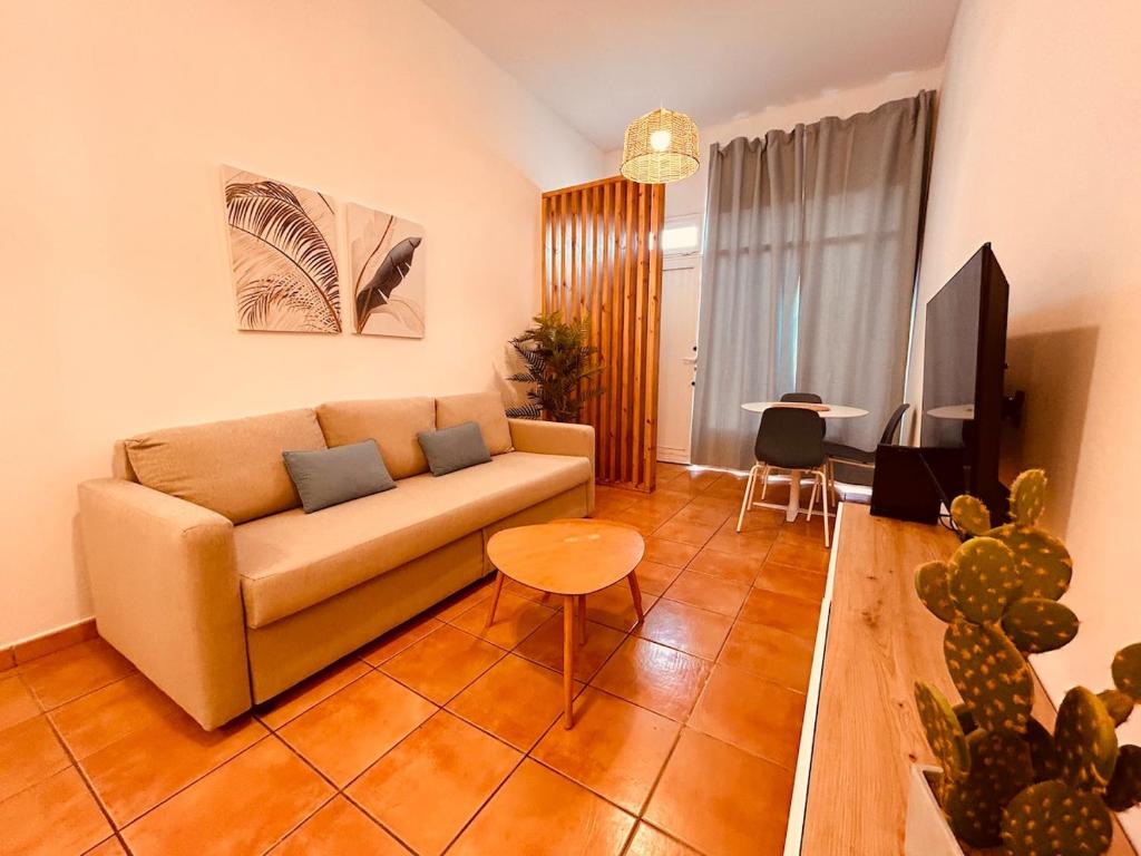 Alisss El Cotillo, Cotillo