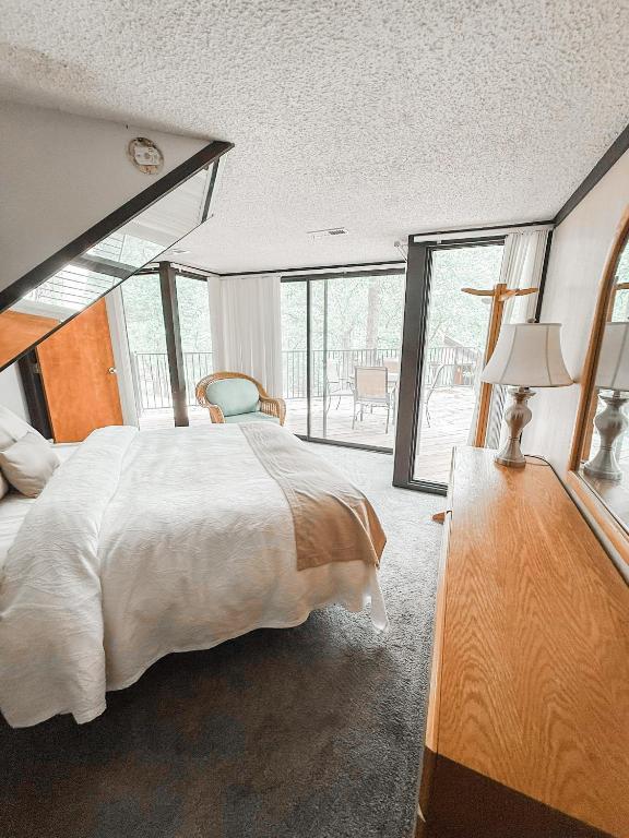 Treehouse Treetop Village66-3bed3bapools-8pp, Four Seasons